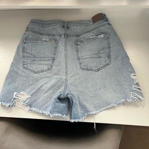 american eagle 90’s boyfriend shorts